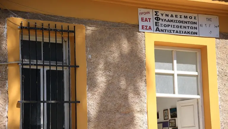 Καταπέλτης ο ΣΦΕΑ κατά της κυβέρνησης: «Η αστυνομική βία είναι πλέον πλευρά της διαβόητης “κανονικότητας”»