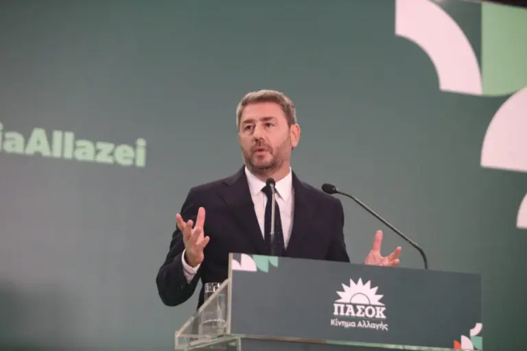 Ανδρουλάκης: «Καταθέτουμε νέο κοινωνικό συμβόλαιο για την παιδεία» – Οι 6 δεσμεύσεις του ΠΑΣΟΚ [βίντεο]