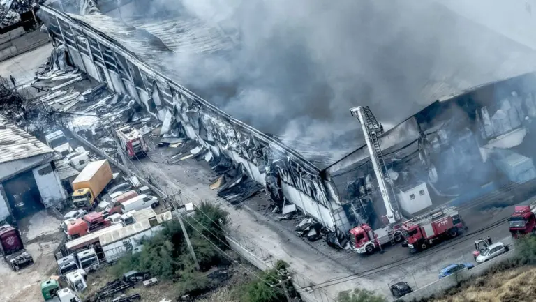 Στην Ευελπίδων οι δύο συλληφθέντες για τη φονική έκρηξη στον Ασπρόπυργο [βίντεο]