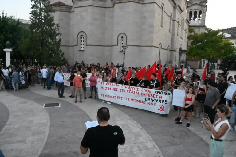 Άργος: Δυναμική συγκέντρωση για τη δολοφονία του 20χρονου Θοδωρή – «Το έγκλημα είναι κρατικό» [εικόνες]