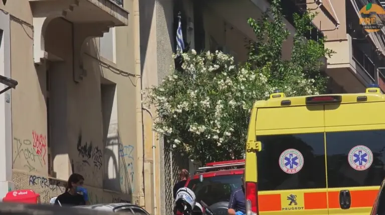 Μία νεκρή από φωτιά σε διαμέρισμα στα Πατήσια – Στο νοσοκομείο ένας άνδρας [βίντεο]