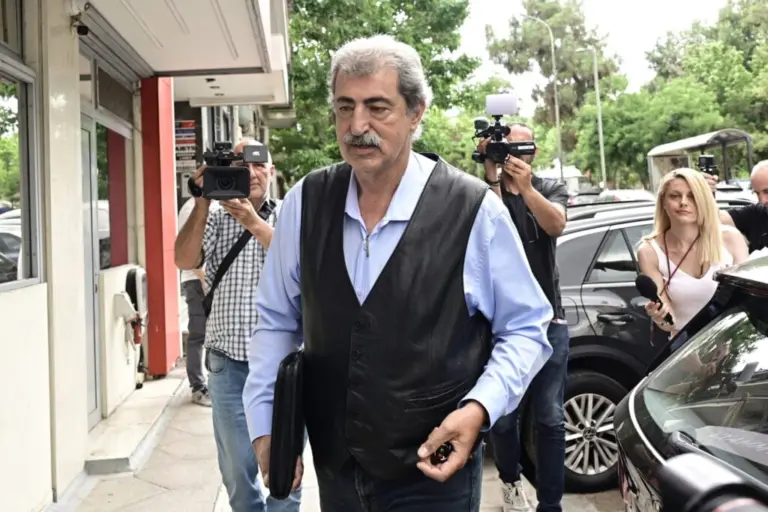 ΣΥΡΙΖΑ: Ο Πολάκης ζητάει «οικειοθελή απόσυρση» της Ρένας Δούρου από την κούρσα για την προεδρία