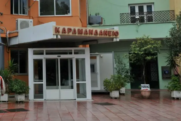 Αχαΐα: 14χρονη μεταφέρθηκε σε κατάσταση μέθης στο Καραμανδάνειο – Συνελήφθη η μητέρα της