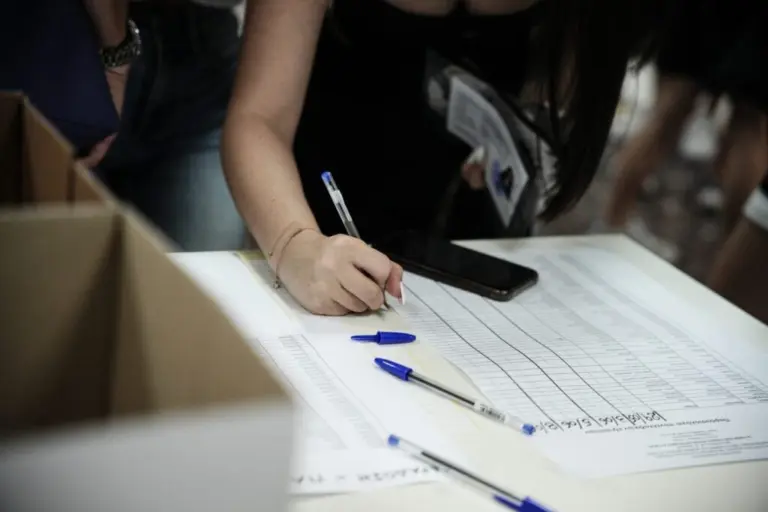 Πανελλαδικές: Τι λέει ο Εθνικός Οργανισμός Εξετάσεων για τα λάθος θέματα σε 2 μαθητές – Είχαν πάρει άριστα